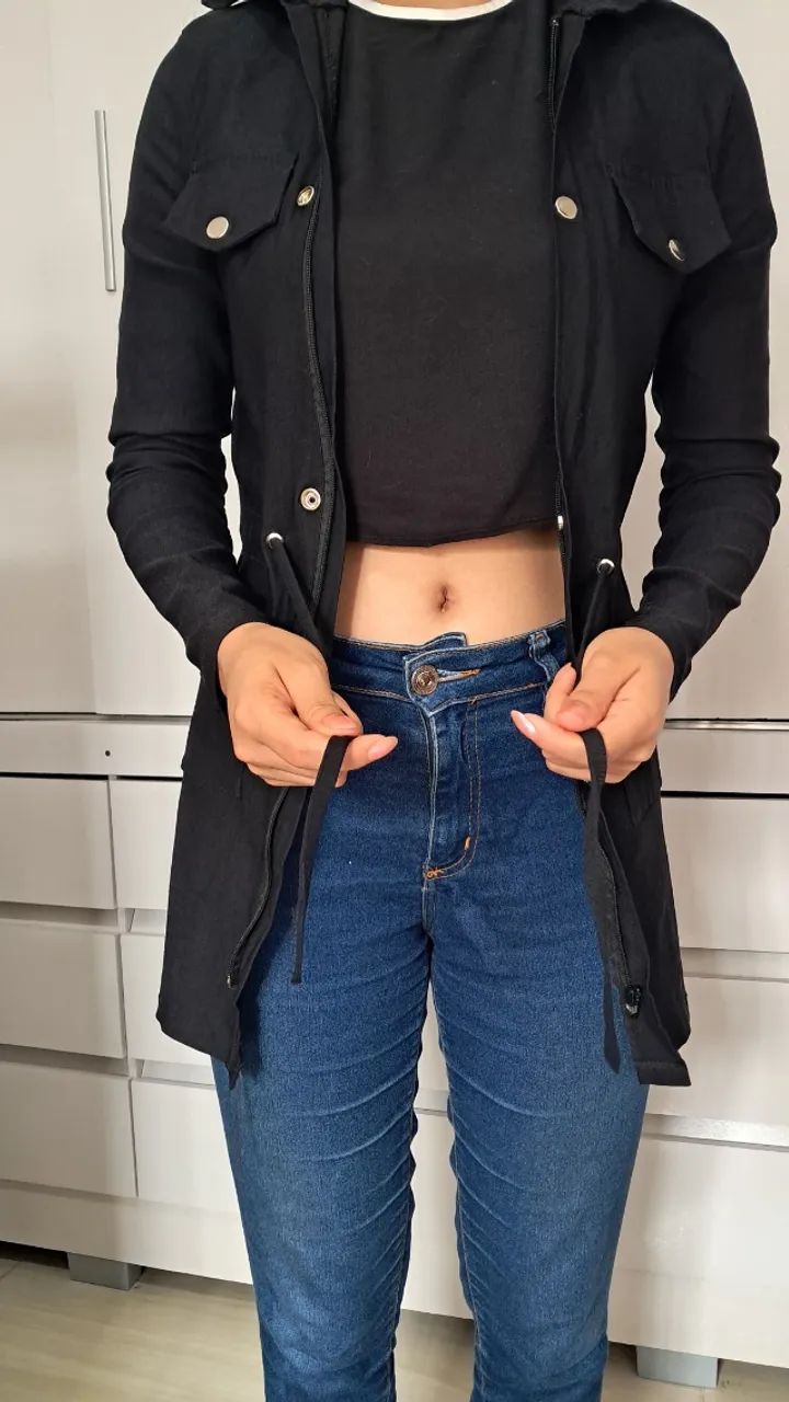 Jaqueta com bolsos, zíper e amarração  - Foto 4