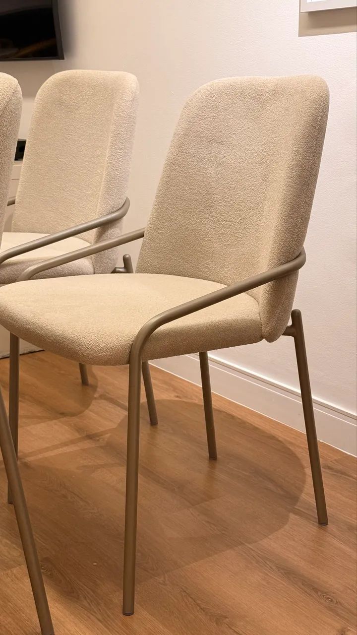 Vende-se conjunto 04 cadeiras 