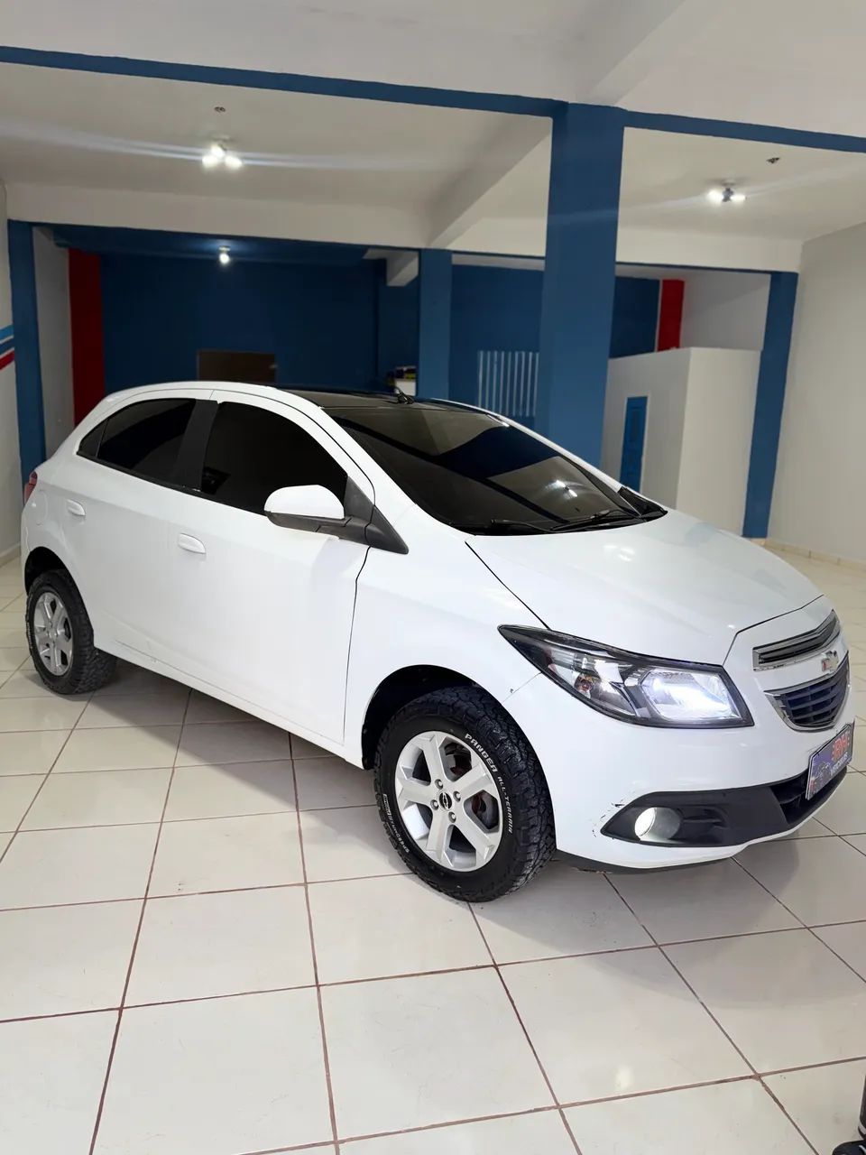 Chevrolet Onix Hatch LT 1.0 8V Flex Power Mec. 4P 2014 - Foto 2
