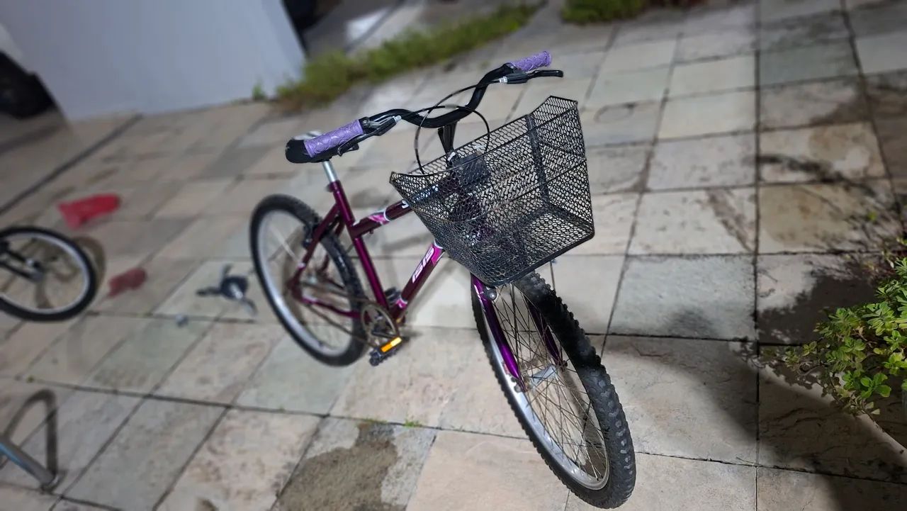 Bicicleta com certinho semi nova - Foto 5
