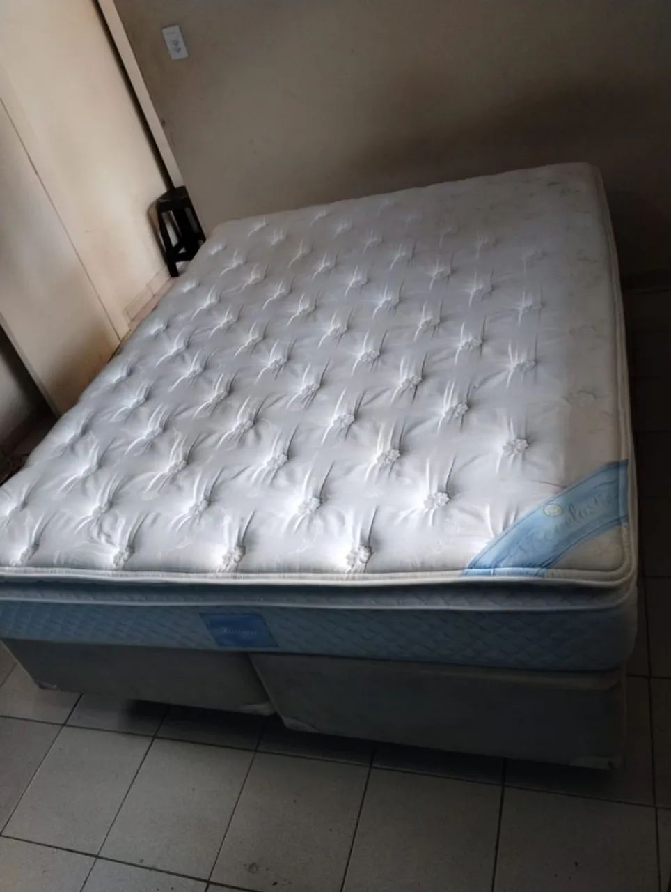 Cama box Queen size Colchão molas ensacandas bambú 