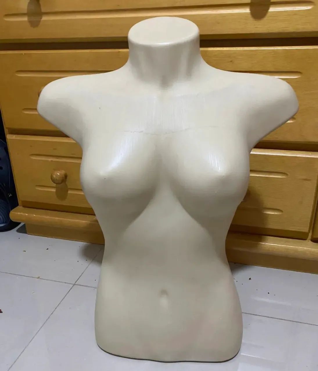 Manequim torso feminino (meio corpo-cor nude) - Foto 2