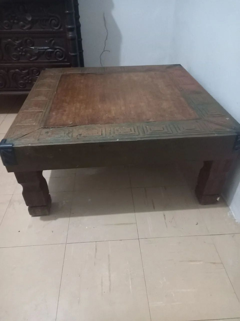 Mesa de centro quadrada com desenhos  geométricas  - Foto 3