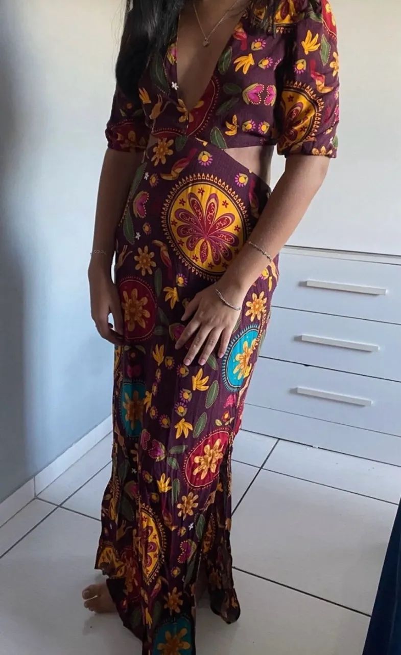 vestido longo estampado com decote - Foto 2