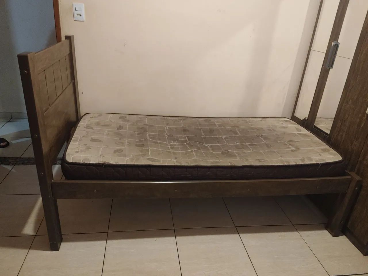 Vende-se Cama Solteiro com 2 colchões. - Foto 3