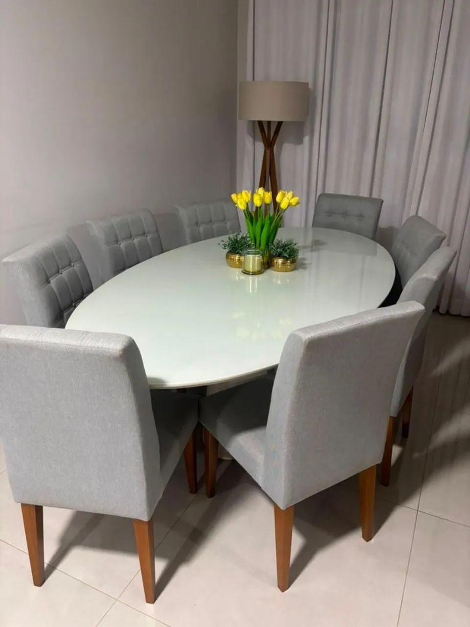 Mesa de jantar com 8 cadeiras