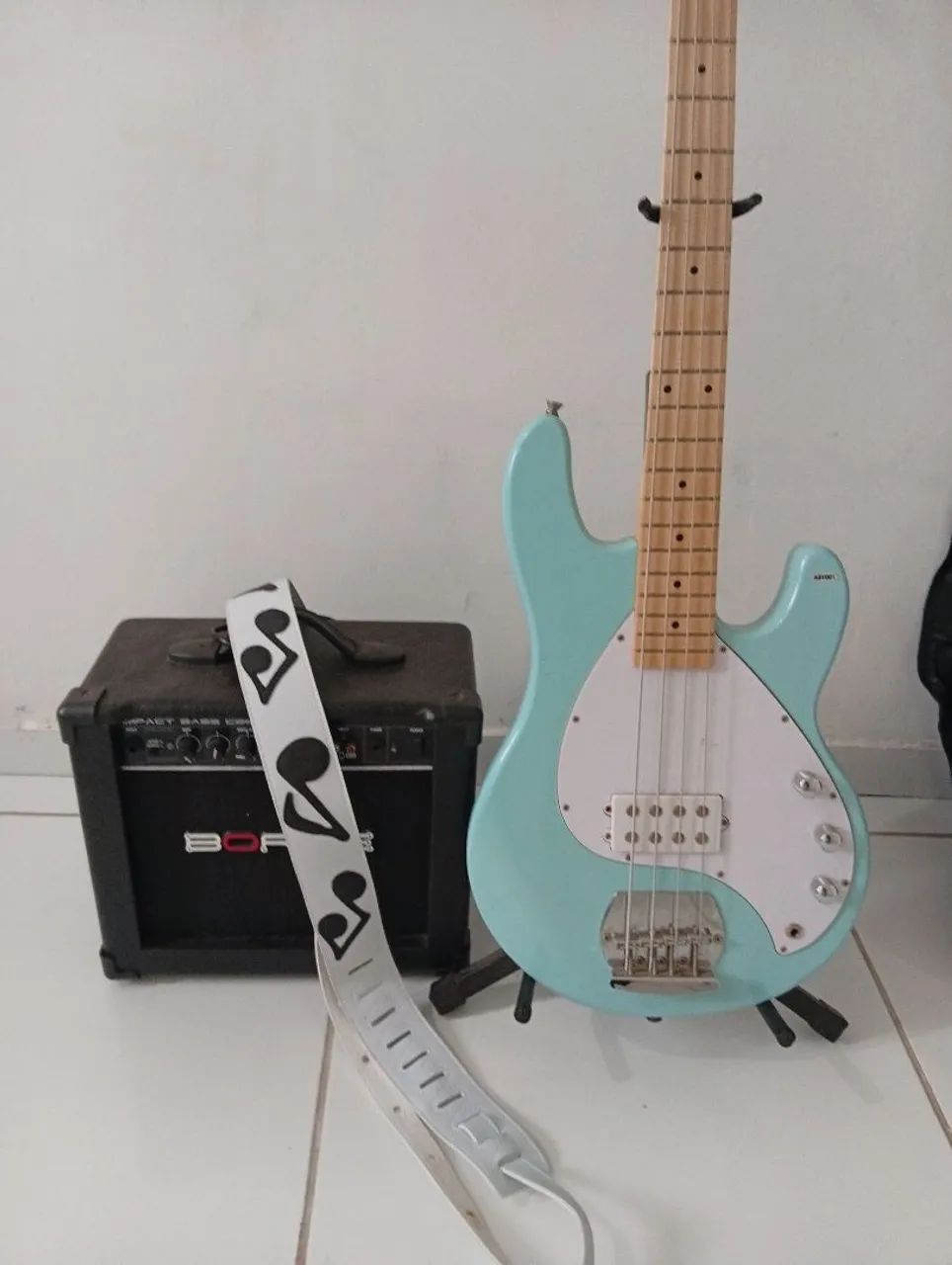 Baixo e cubo