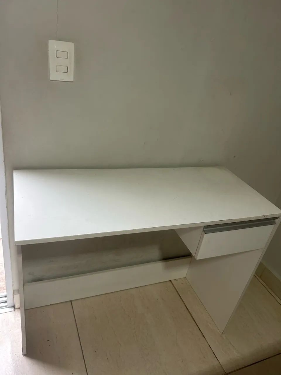 Escrivaninha (mesa de estudo)