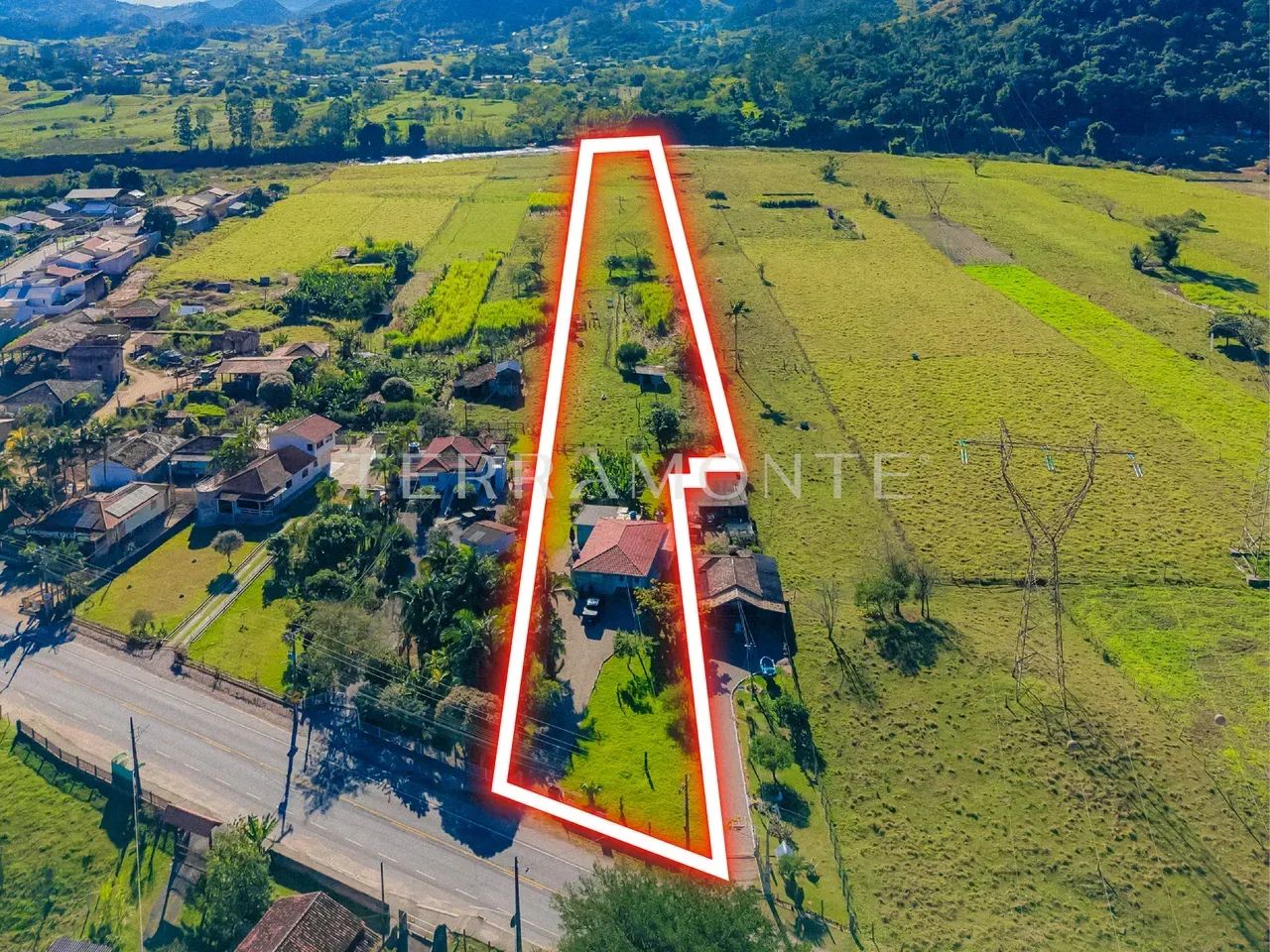 Chácara de 15.000 m² com casa mobiliada na Guarda