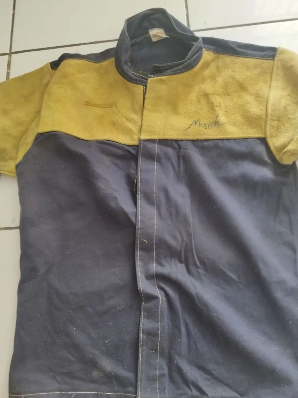 Lindo blusão de brinho com couro 