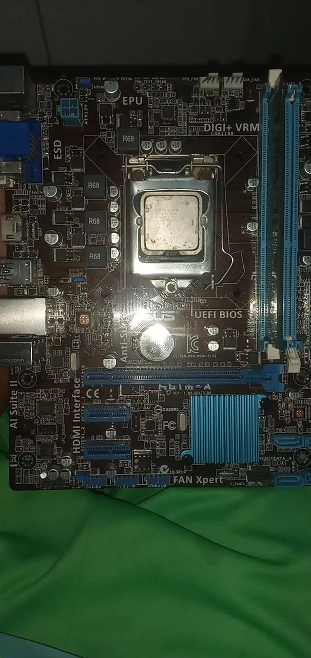 Placa mae h61-a com um pente de 2gb e processador pention 06 - Foto 2
