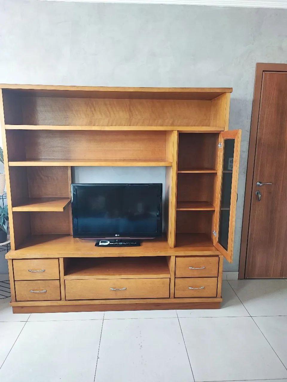 Rack de madeira com armários e gavetas para televisão e sala  - Foto 4