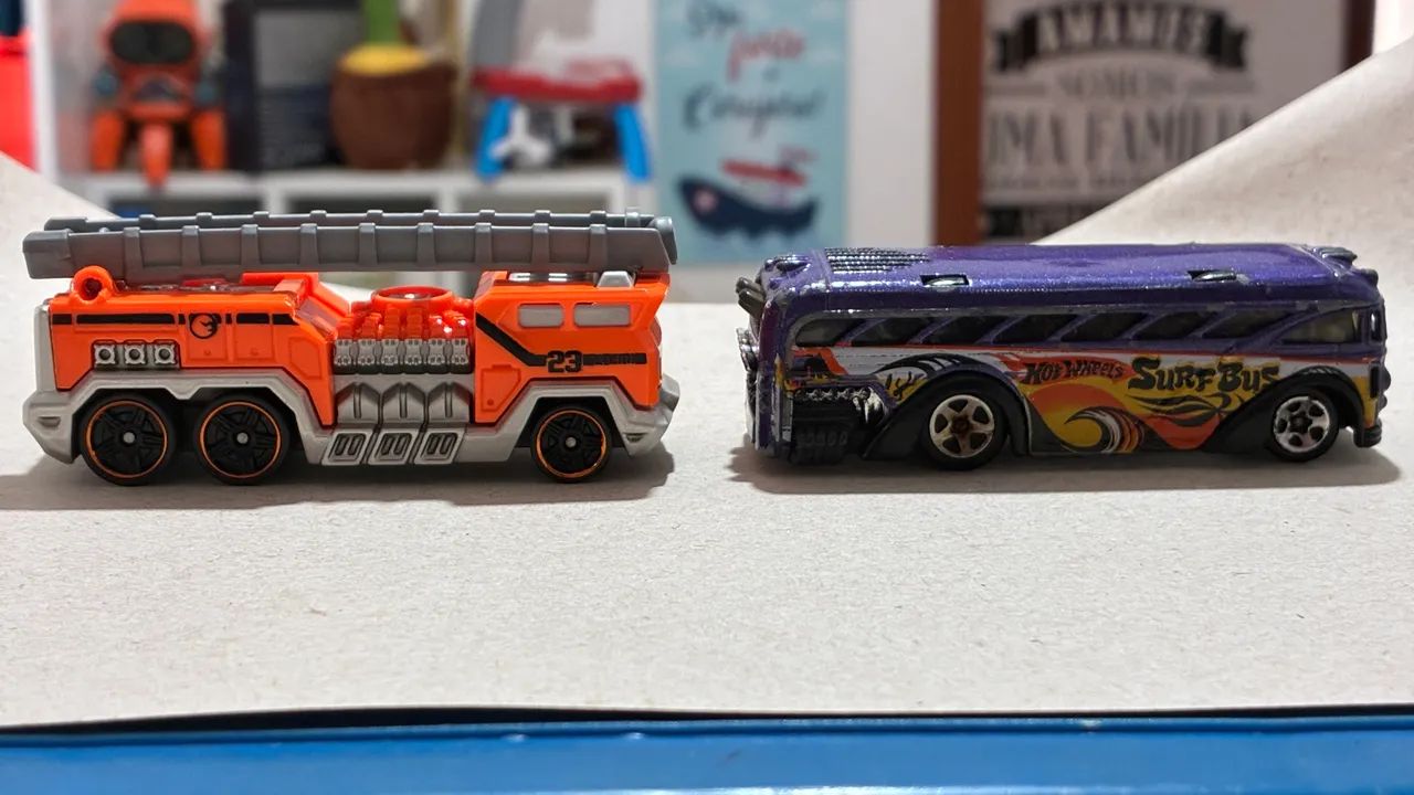Dupla 5 Alarm + Surfin? School Bus Hot Wheels  - Foto 3