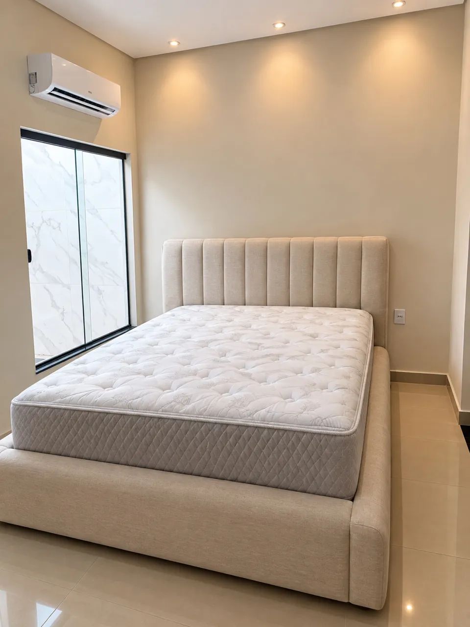 Cama de casal Quenn