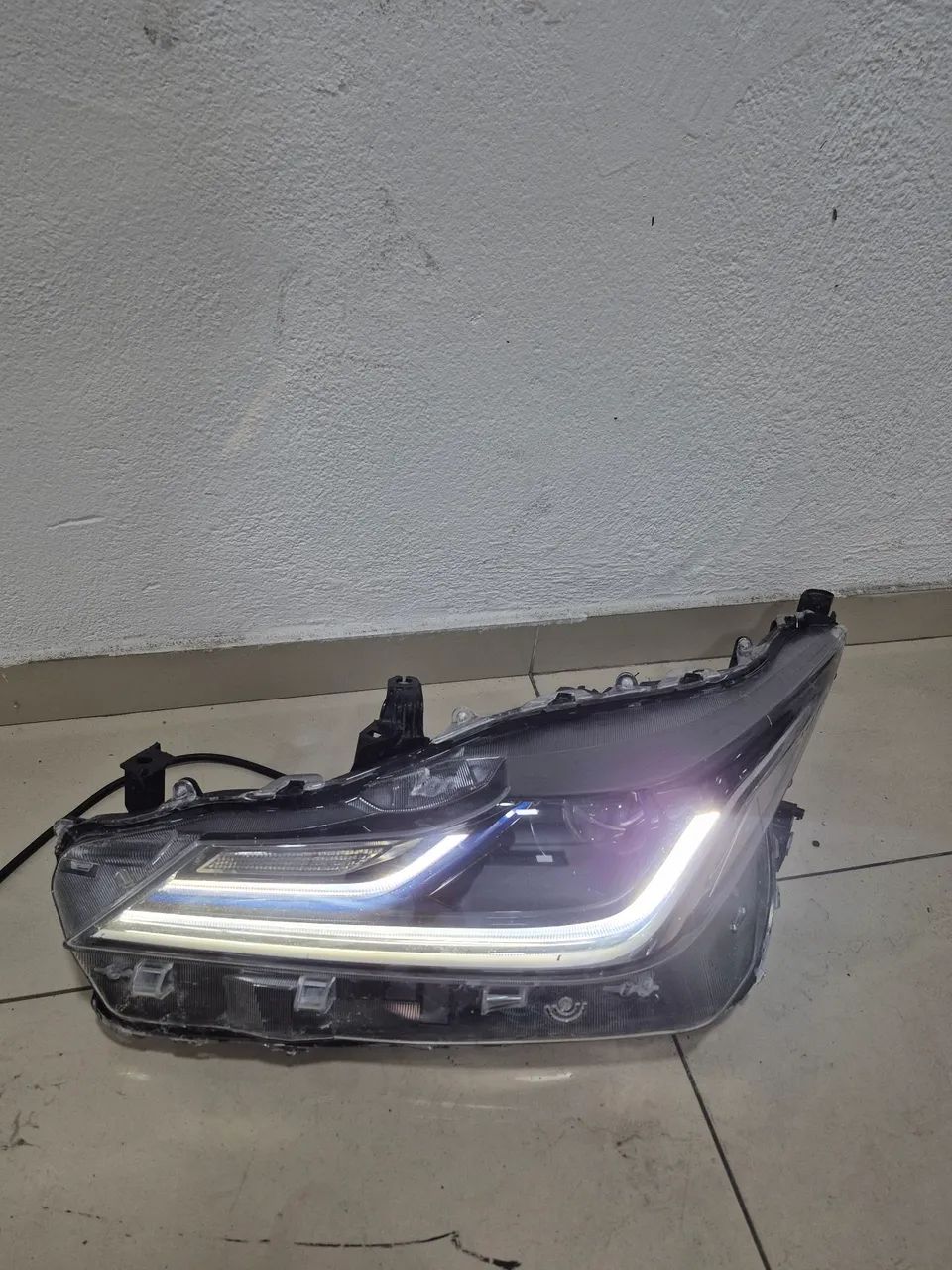 Farol Corolla híbrido esquerdo original 