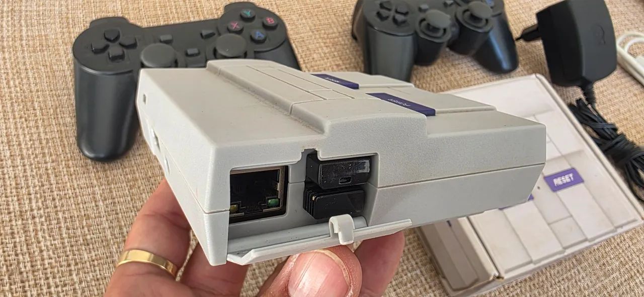 Raspberry Pi 3B com cartão cheio de jogos e case de SNES  - Foto 2