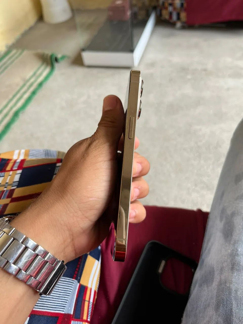 Troco iPhone 13 Pro pelo 13 normal com volta do interessado  - Foto 3