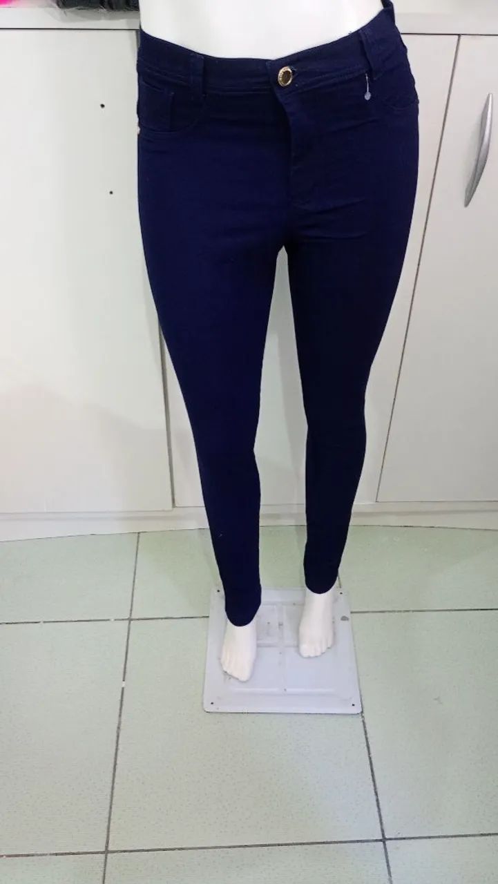 Calça jeans modelo skinny  - Foto 3