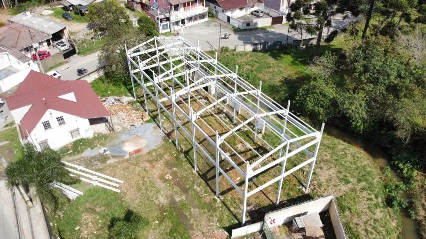 Estrutura de barracão pré moldado 300m² + mezanino300m² com cobertura