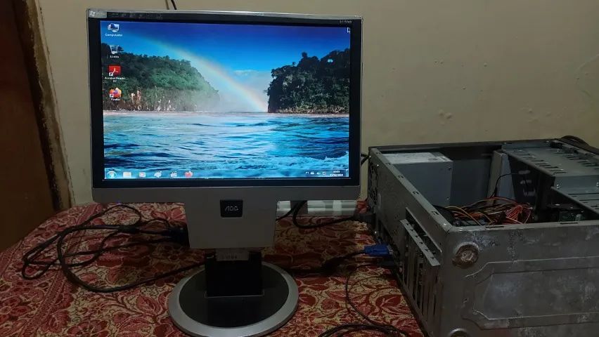 Monitor ultrafino AOC 511Vwb completão, mas com detalhe