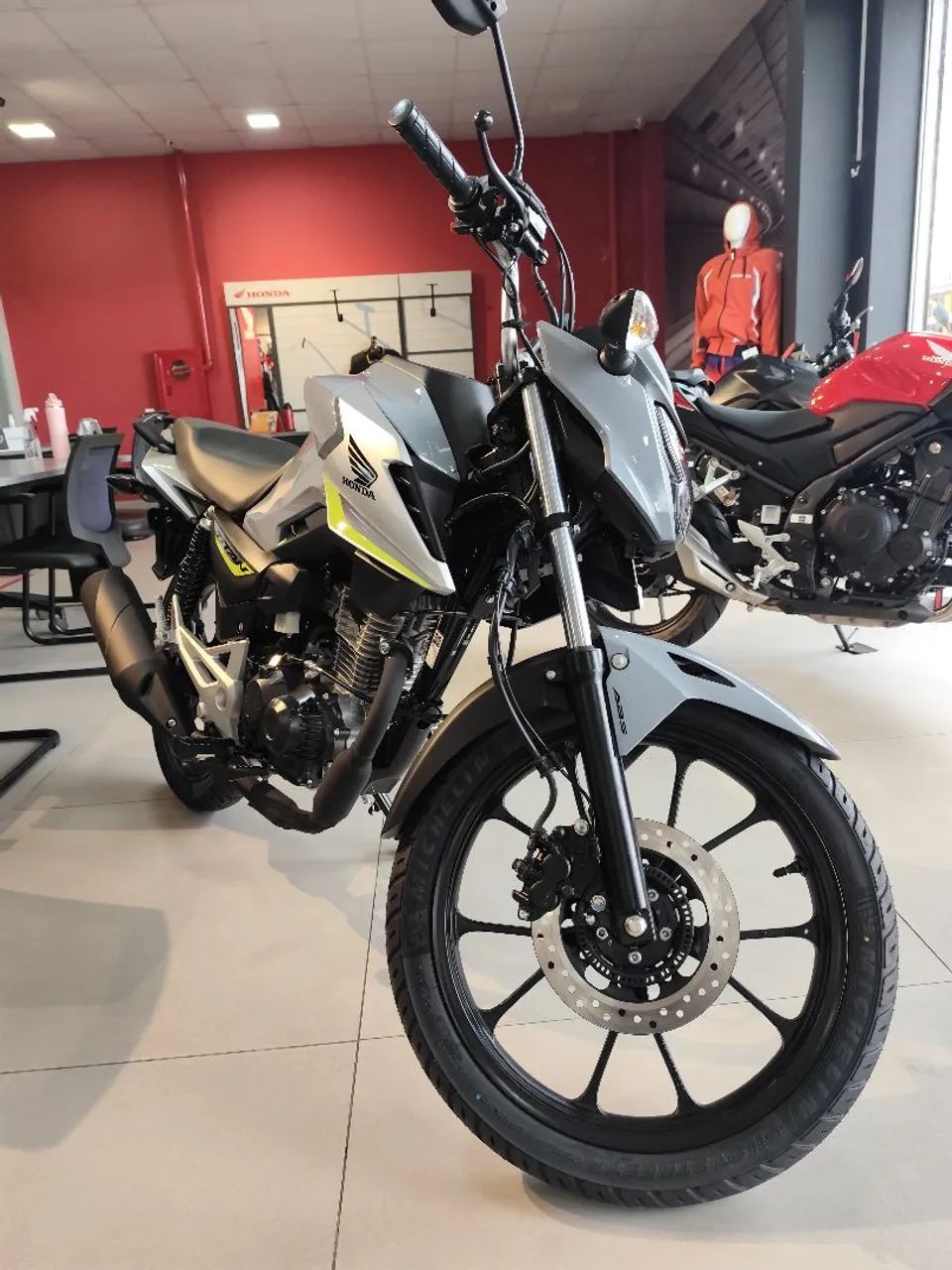 TITAN  - Foto 2