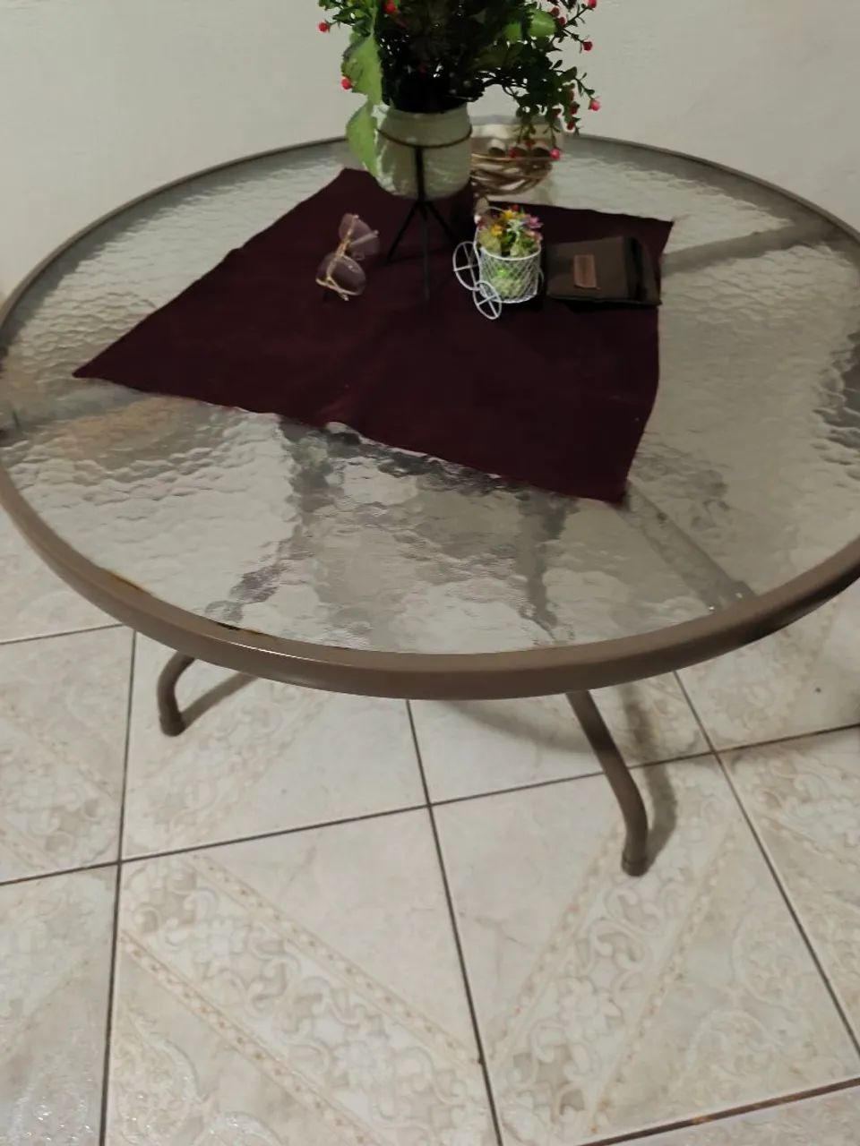 mesa redonda com 88 cm de largura ( mesa de centro)