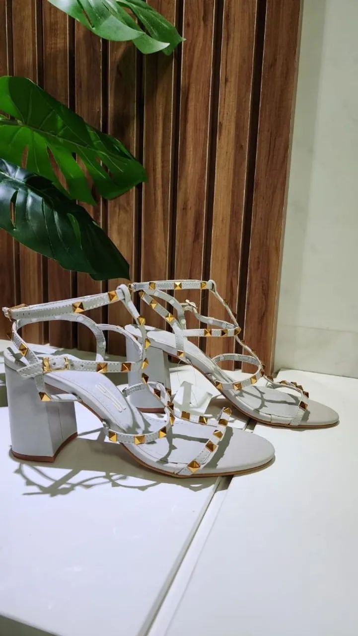 Sandalia Santa lola em couro 