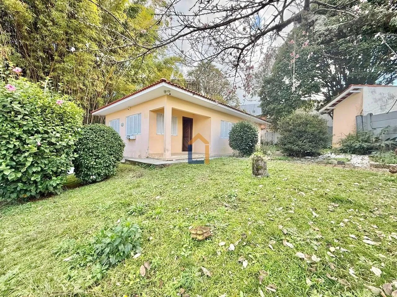Casa comercial a venda no bairro São Francisco.
