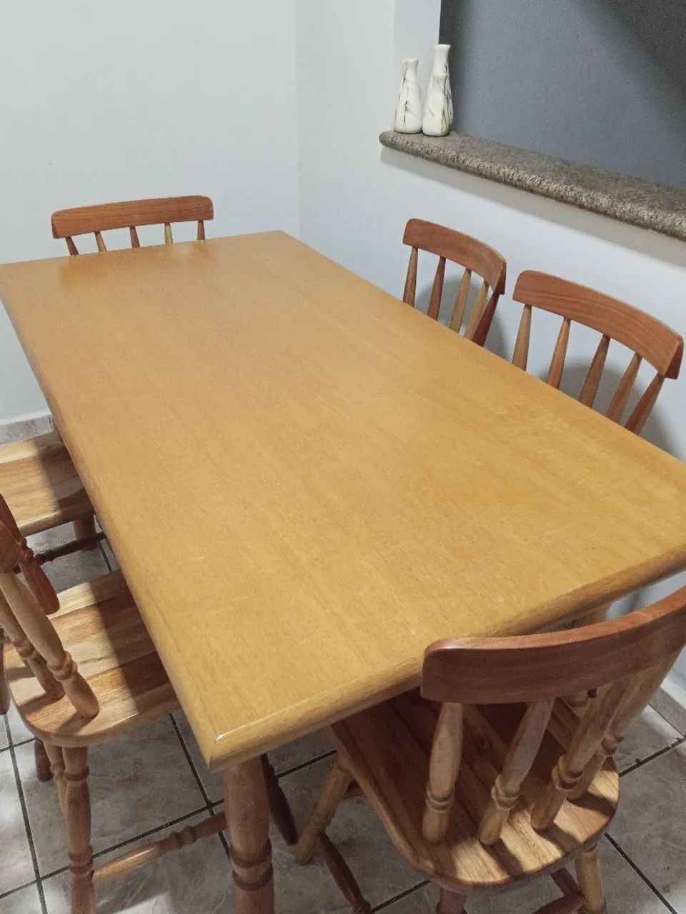 Mesa de madeira c/6 cadeiras