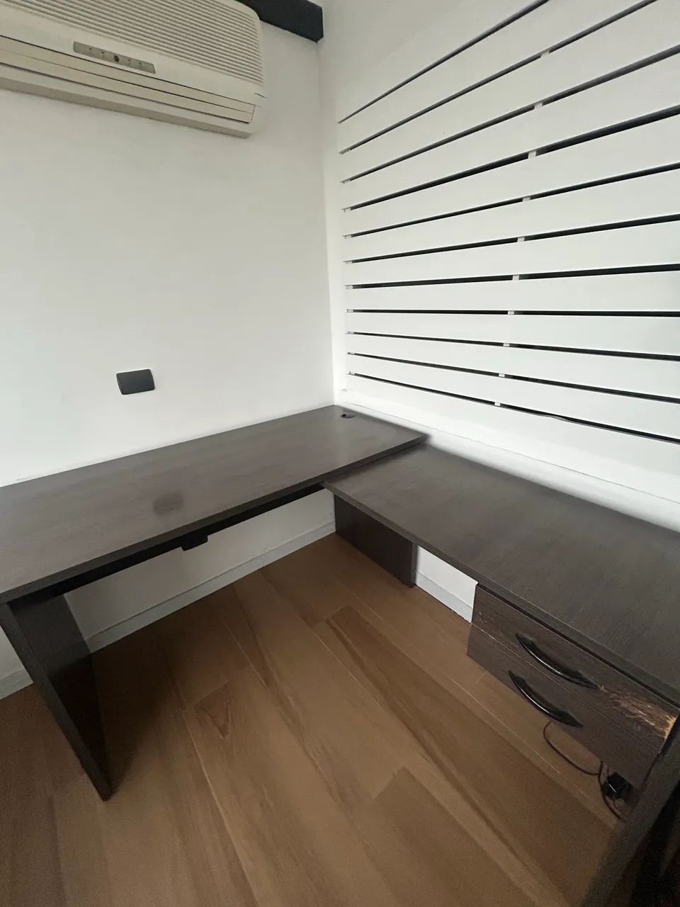 Mesa de Escritório em L + Gaveteiro