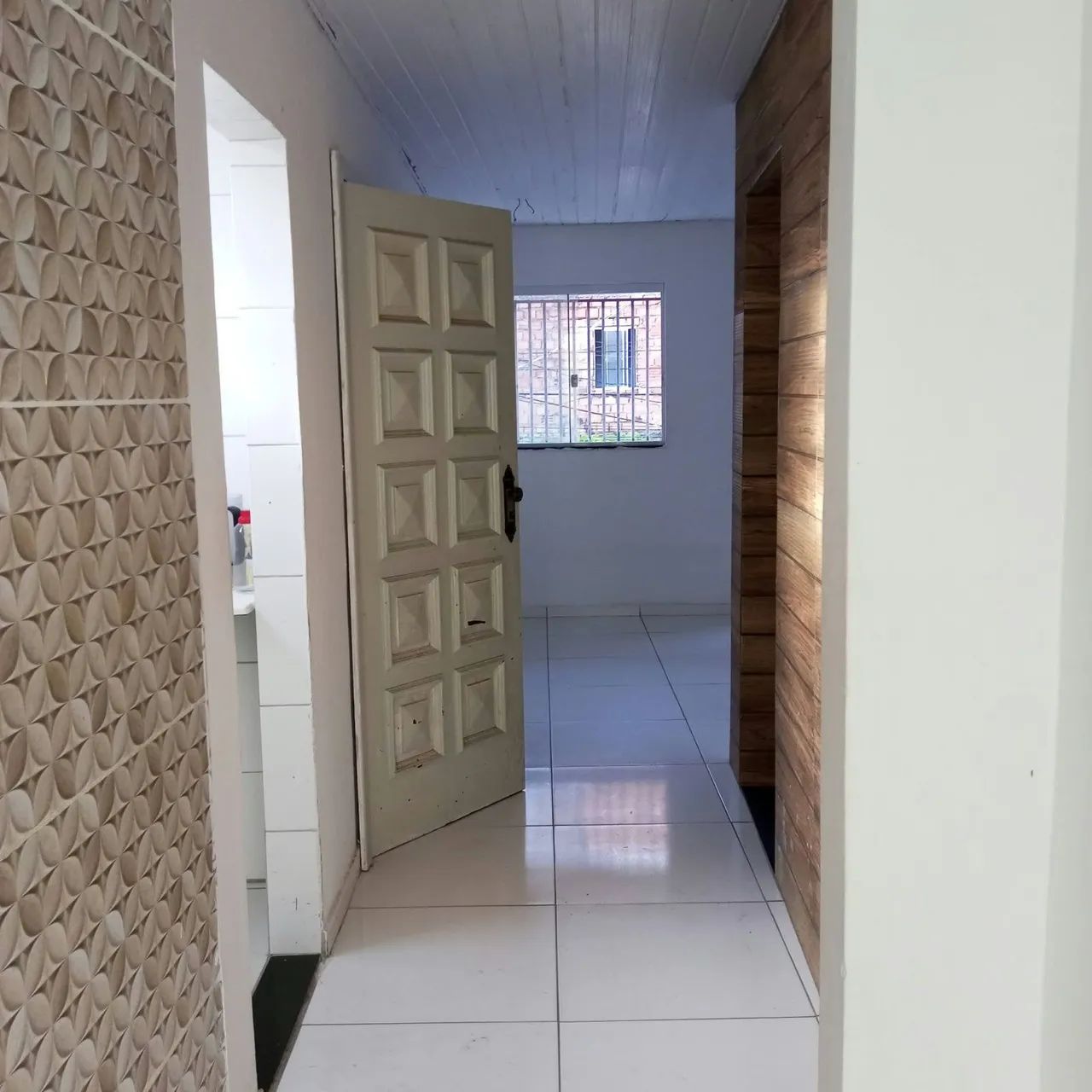 Alugo casa com 2 quartos 