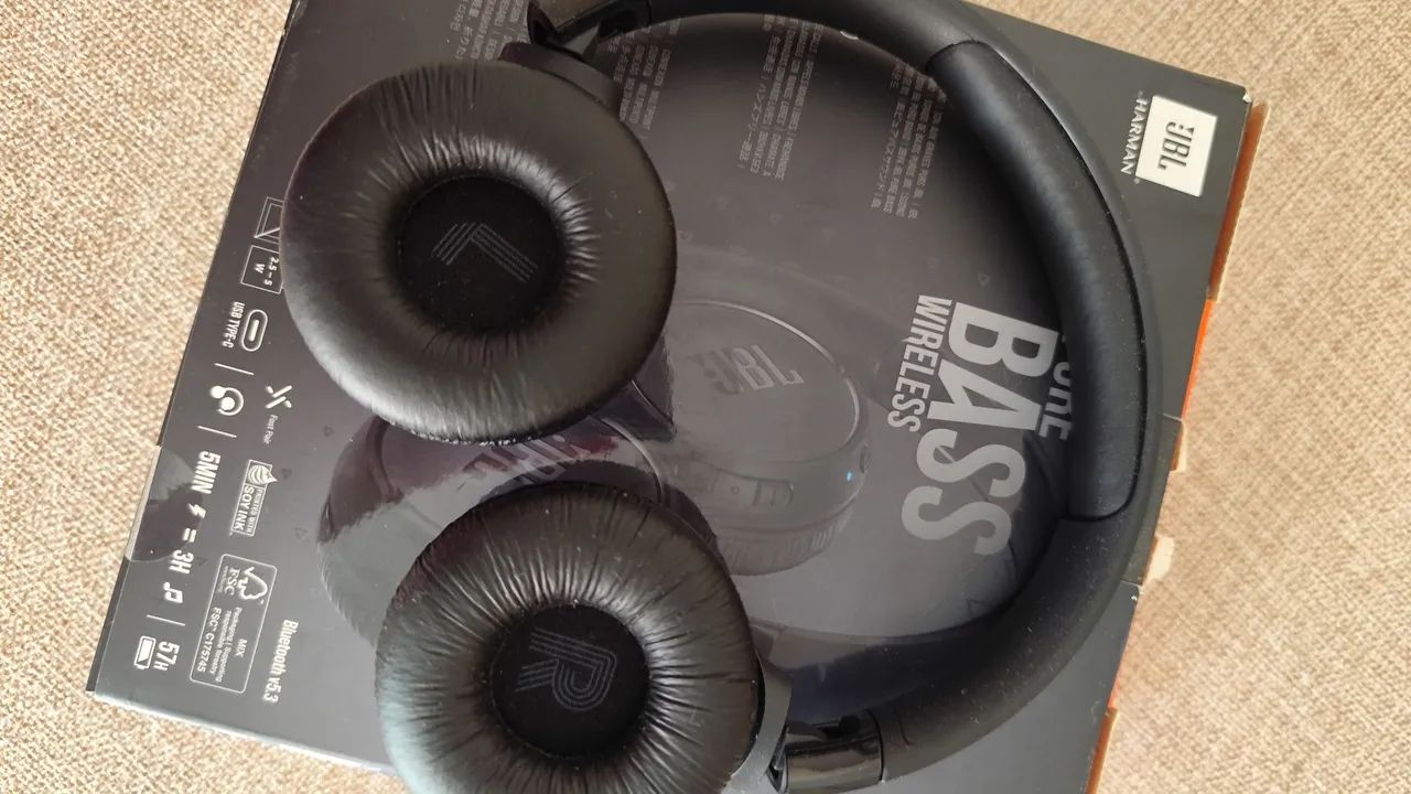 Fone JBL na caixa  - Foto 5