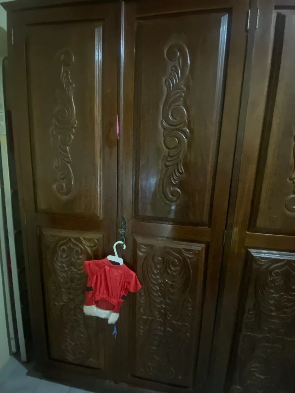 Guarda roupa de sucupira 