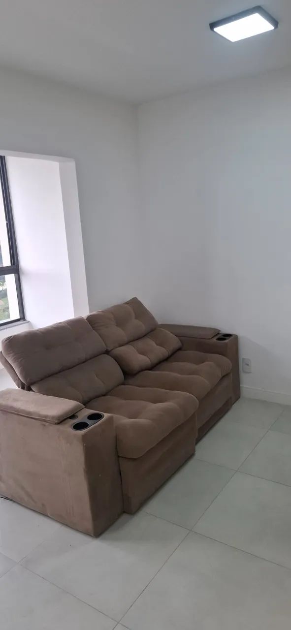 Sofá retrátil com porta USB nos braços  - Foto 4