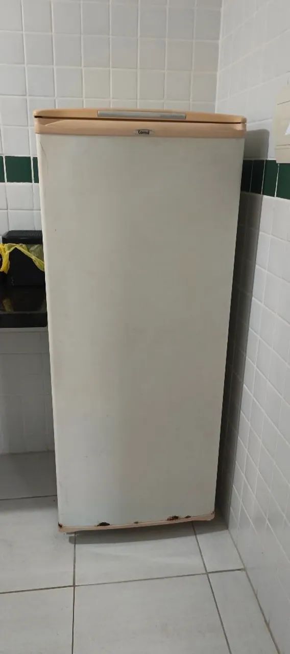 Geladeira semi nova 