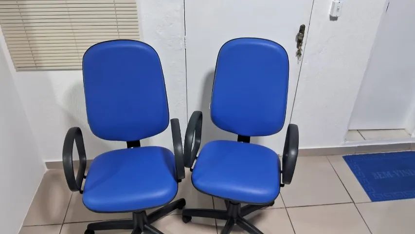 Cadeira Presidente Reclinável azul - semi nova  - Foto 2