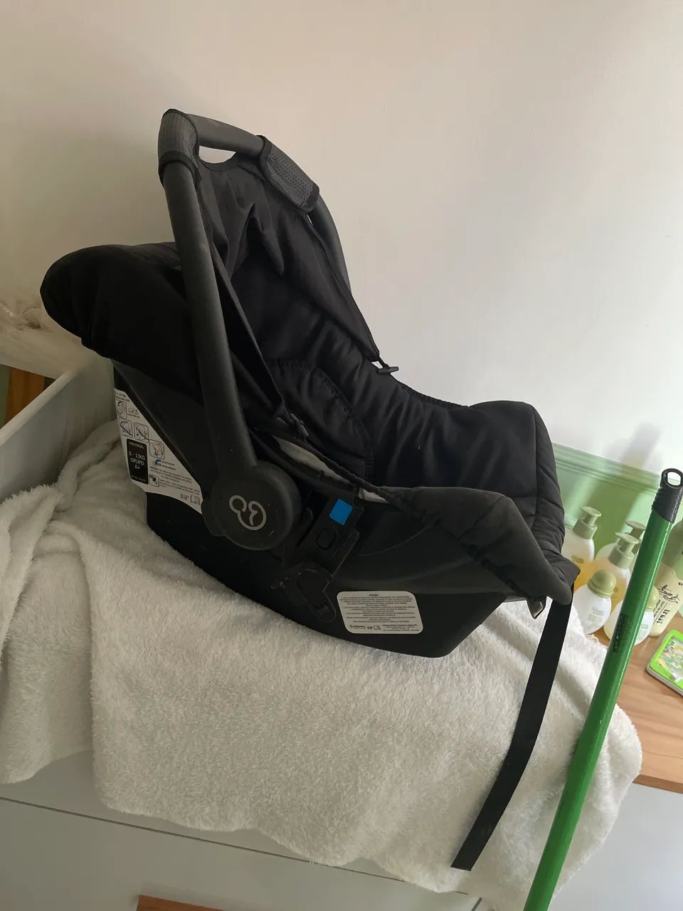 Bebê conforto seminovo 