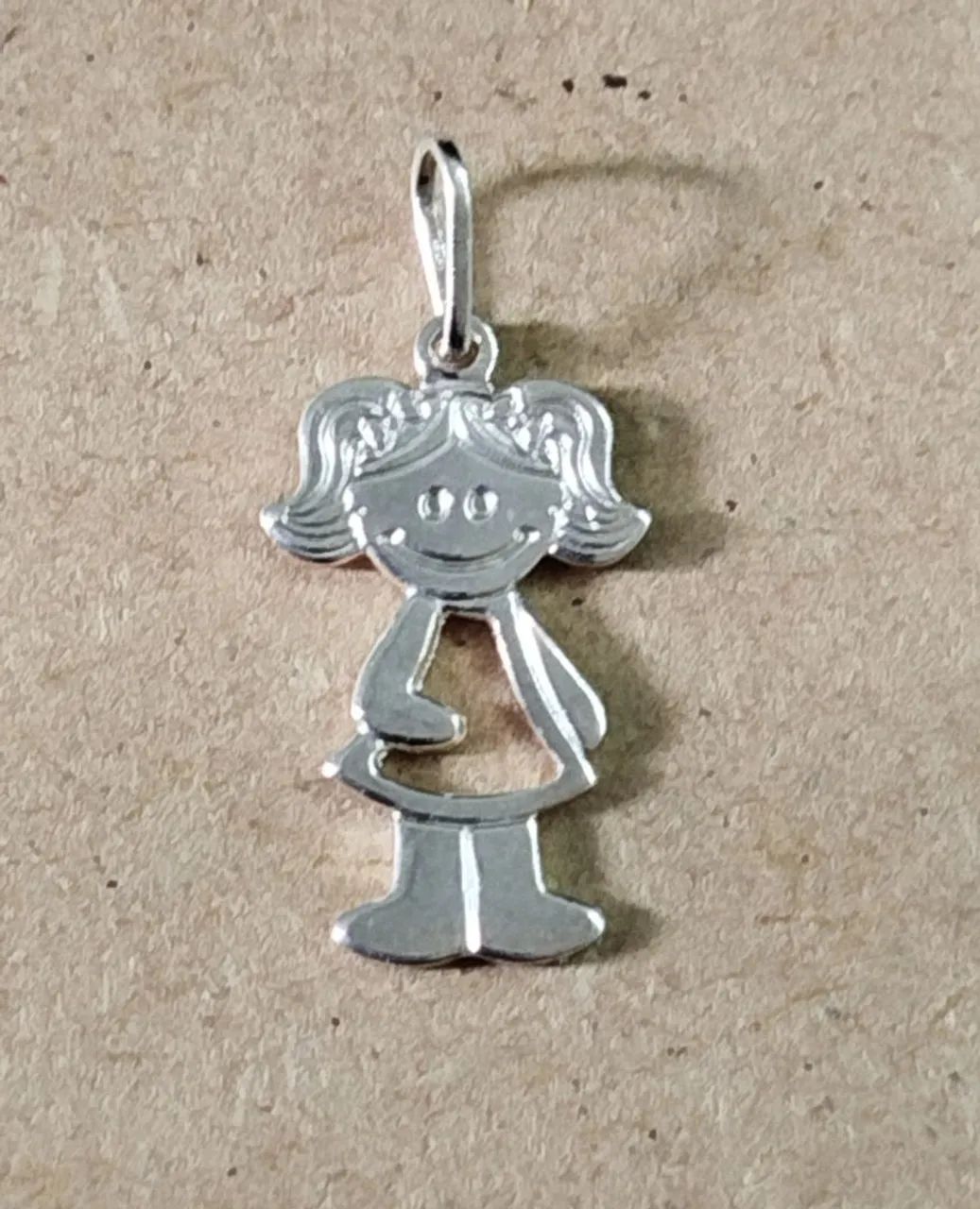 Pingente menina vazada de Prata 990