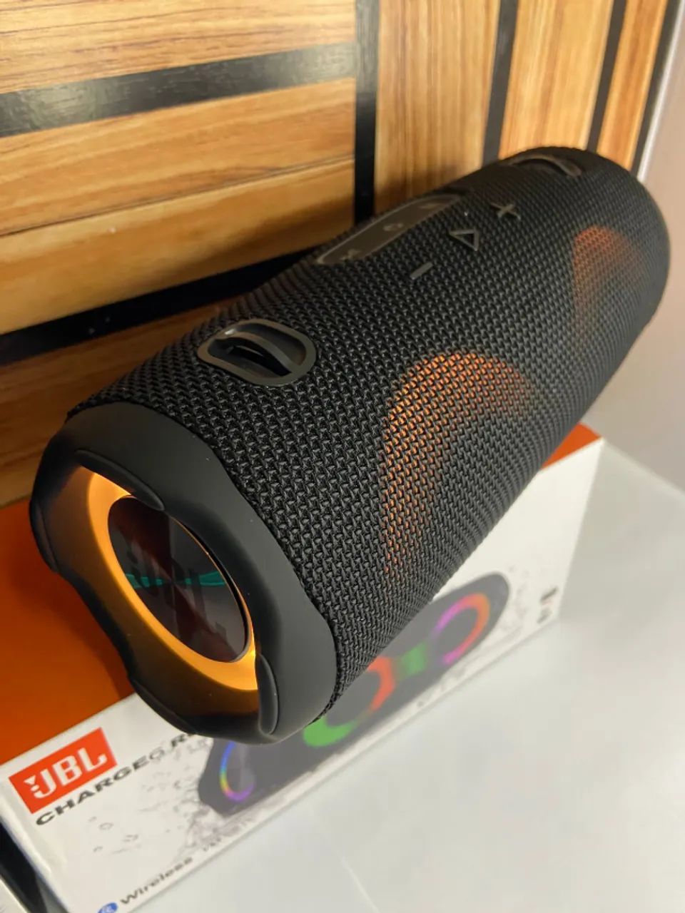Caixa de Som Bluetooth Charge 6 Led RGB preta 