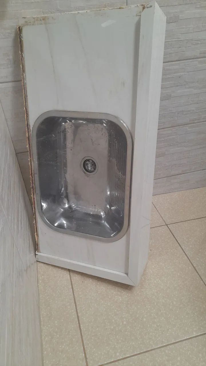 Tanque em porcelanato e Cuba inox