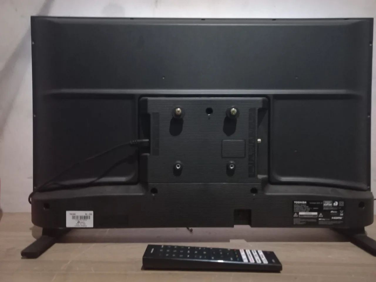 Tv toshiba 32 polegadas com um mes de uso