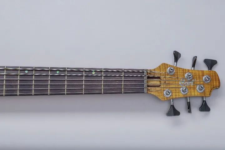 Baixo Cort Artisan A6 6 cordas com captação bartolini e circuito TB Tech Prodigy - Foto 3