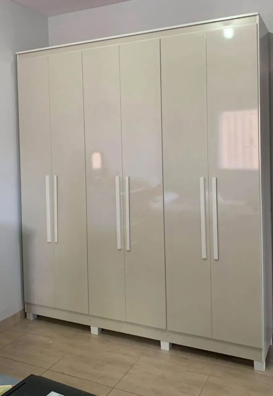 Roupeiro de casal em MDF 