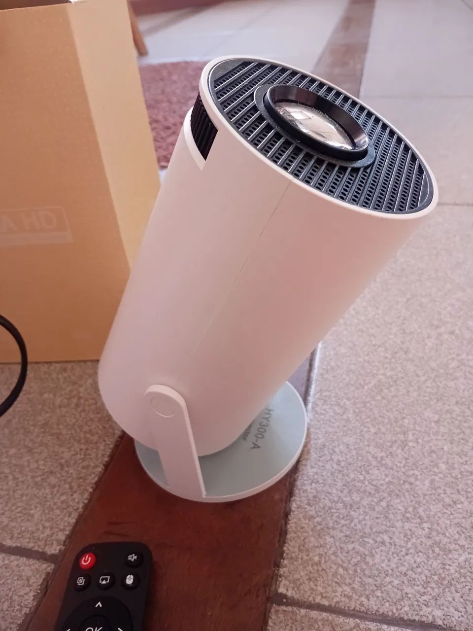 Projetor Smart HY300 4K Wi-Fi + Tela 84? + Suporte de Parede (Cinema em Casa)