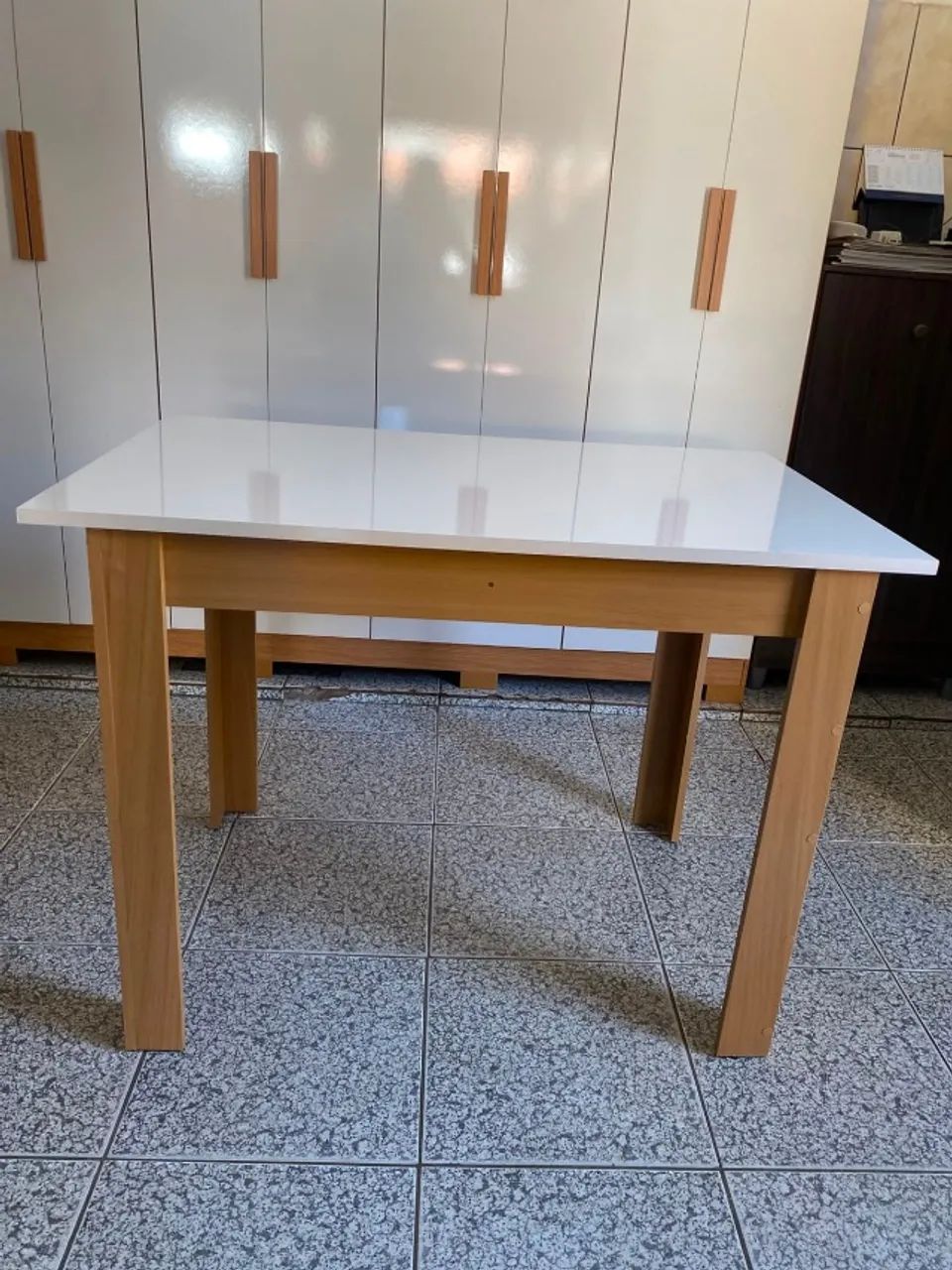 Jogo de Mesa com 4 Cadeiras Estofadas Nova - Foto 4