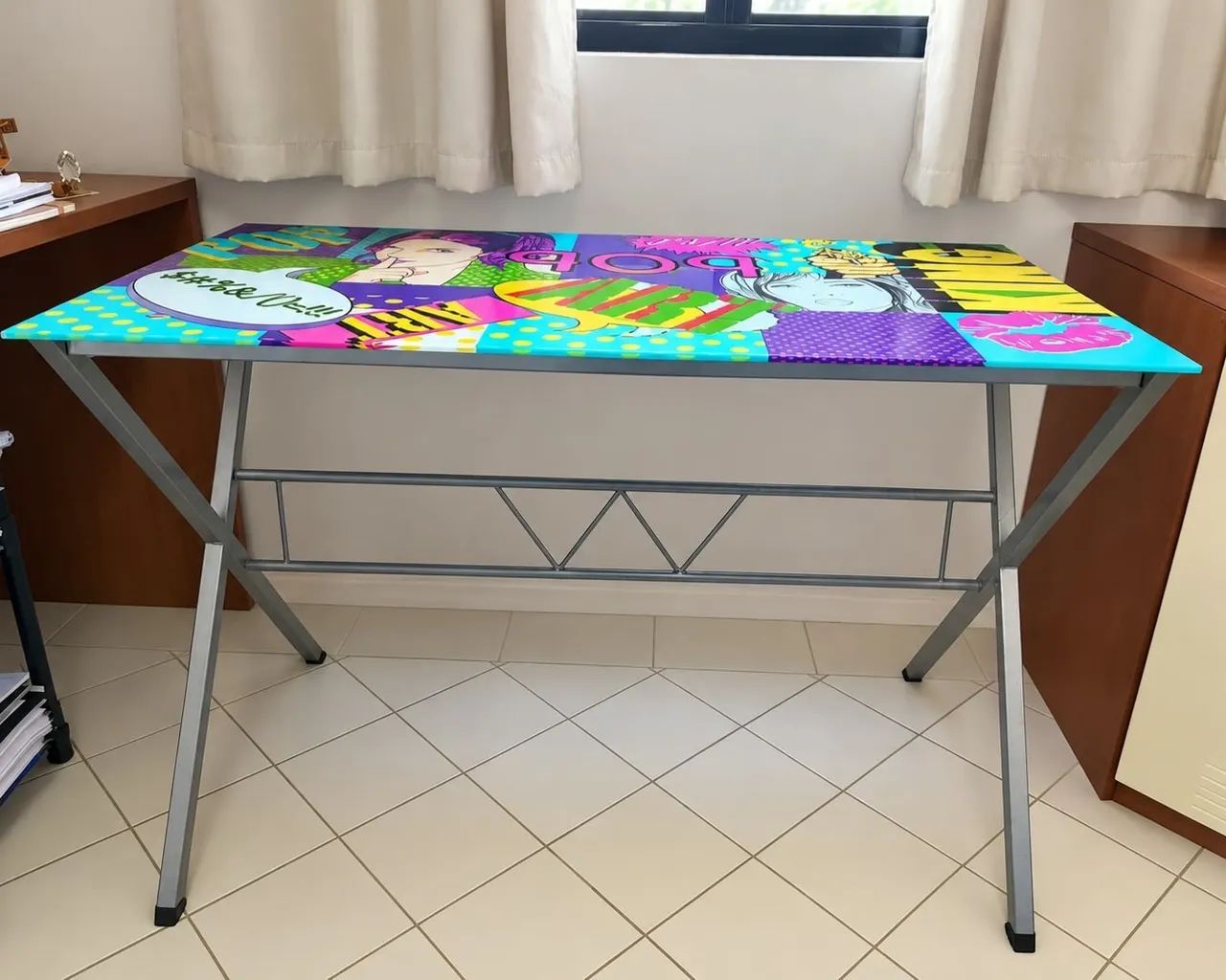 Mesa / Escrivaninha com tampo de vidro