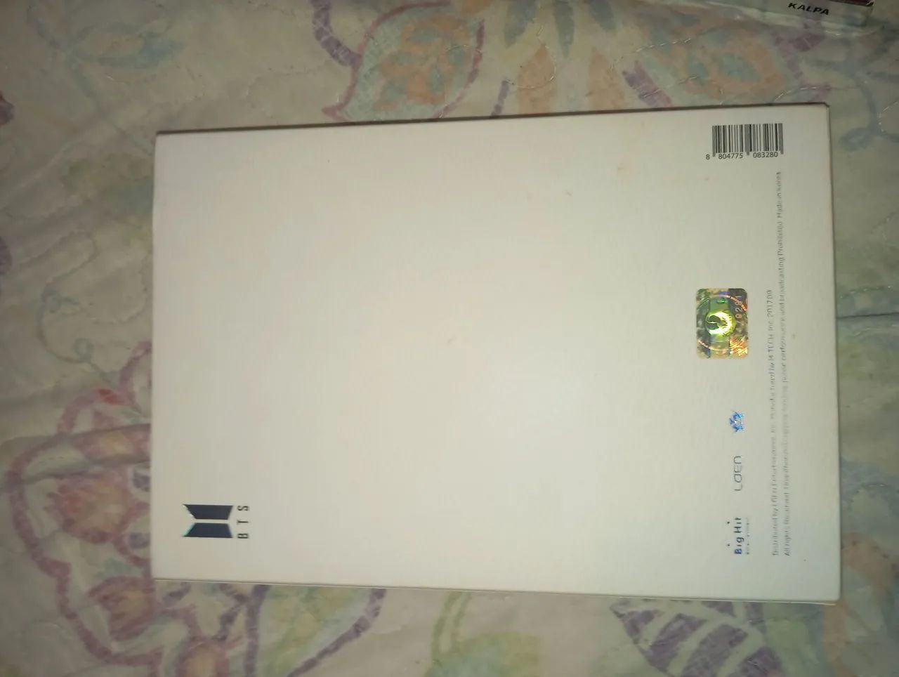 Vendo álbum do BTS antigo  - Foto 3