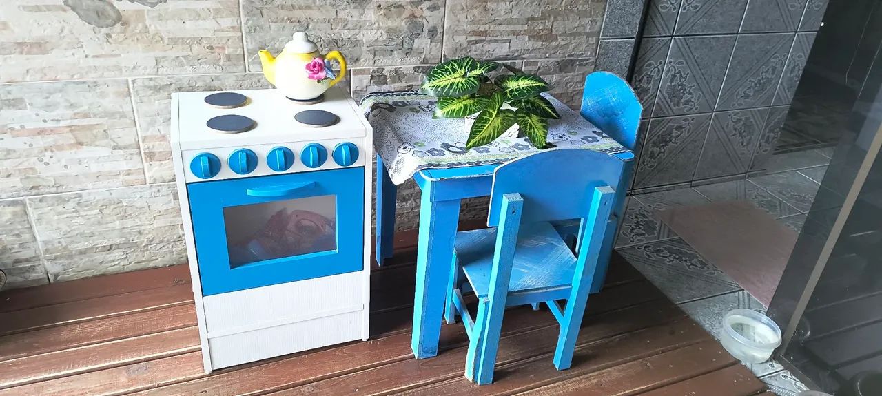 Móveis para casa de boneca