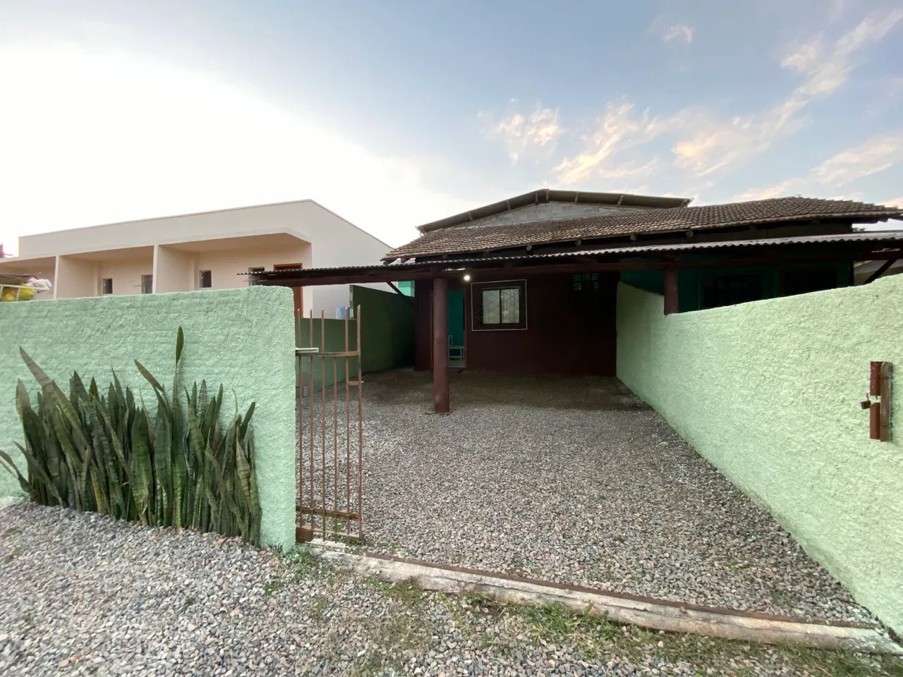 Alugo casa em Piçarras 