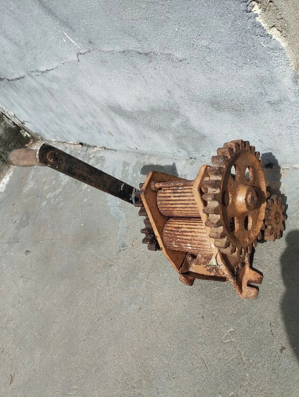 Engenho manual antigo pra moer cana 3 moendas. - Foto 4